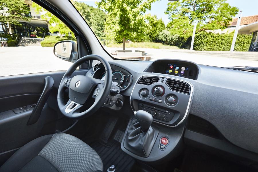 Интерьер Renault Kangoo Express Z.E. 33 Style Pack 2017 года  (фото 4 из 27)